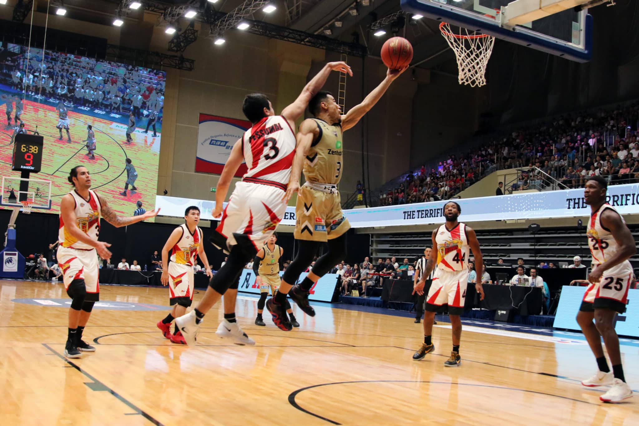 basketball players jump shot